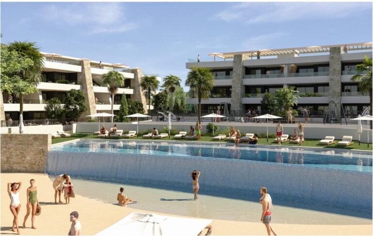 3-bed Apartment in Amoros