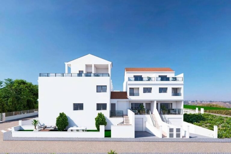 4-bed Townhouse in Rafal