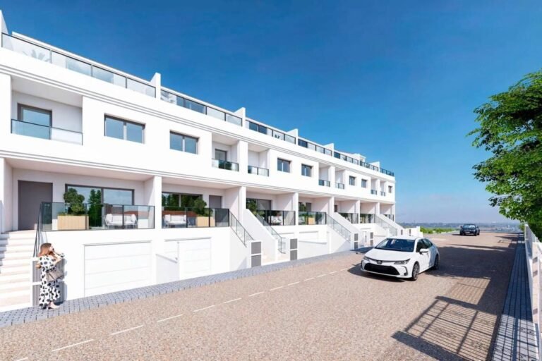 4-bed Townhouse in Rafal