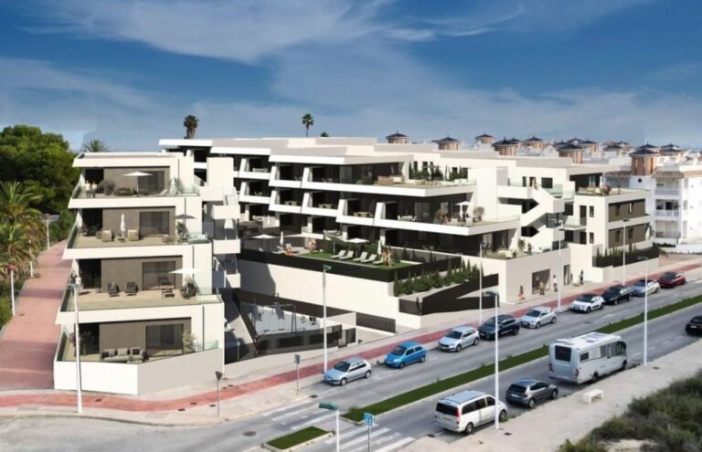 2-bed Apartment in The Marina