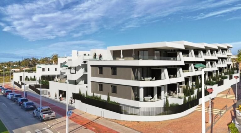 2-bed Apartment in The Marina