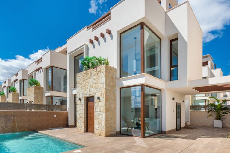 5-bed Villa in Los Montesinos