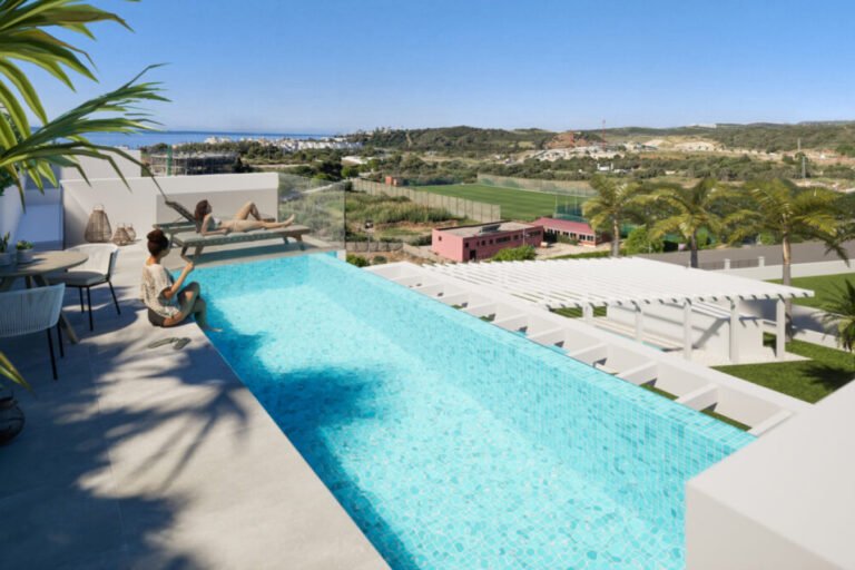2-bed Apartment in Estepona