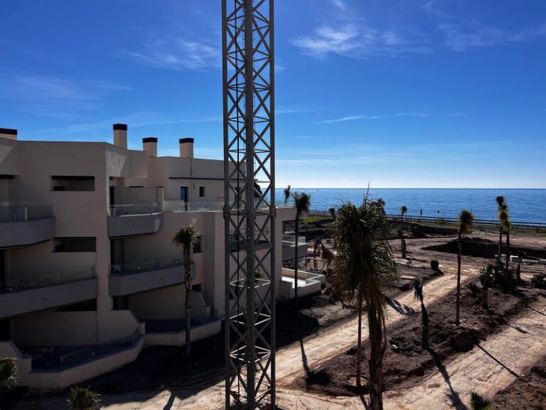 3-bed Apartment in Almayate Bajo