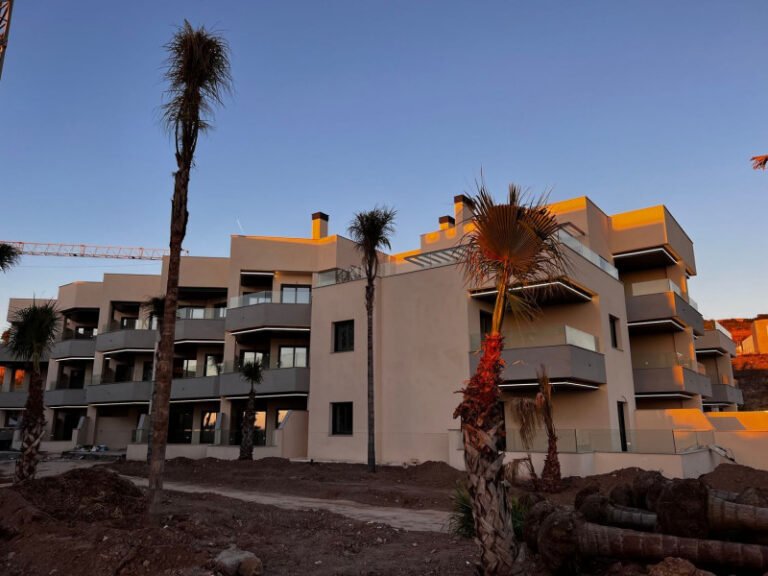 2-bed Apartment in Almayate Bajo