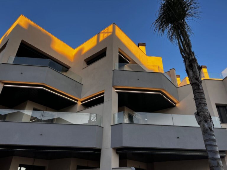 3-bed Apartment in Almayate Bajo