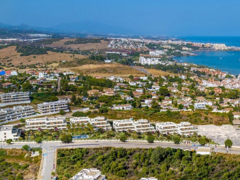 2-bed Apartment in Estepona